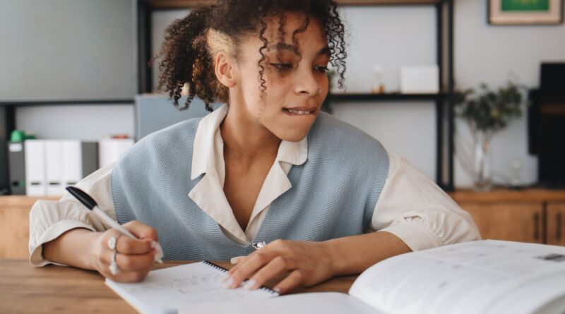O que fazer depois do ensino médio 7 caminhos para começar sua carreira